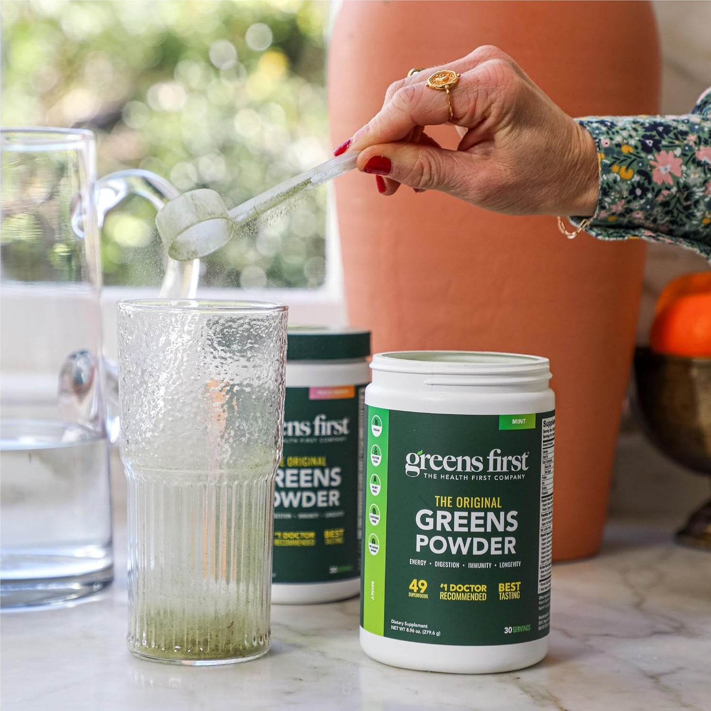 Greens First Original Greens Powder - 49 Superfoods - Organic Fruits & Vegetables - Prebiotics, Probiotics & Digestive Enzymes - Antioxidant Smoothie - Dairy-free, Vegan & Non-GM (Mint, 60 Servings) - görsel 4